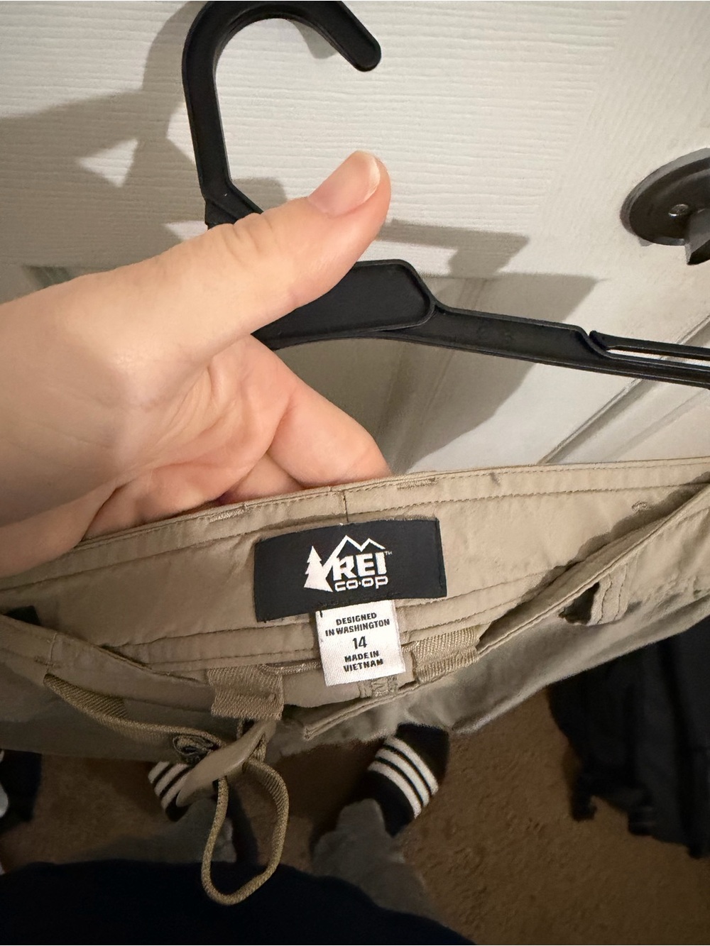 REI Women's Cargo Shorts - Tan - Picture 3 of 3